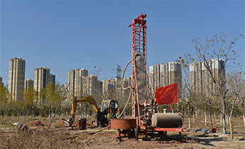 Drilling rig in Beijing Yuanbo Park root pipe drilling construction site